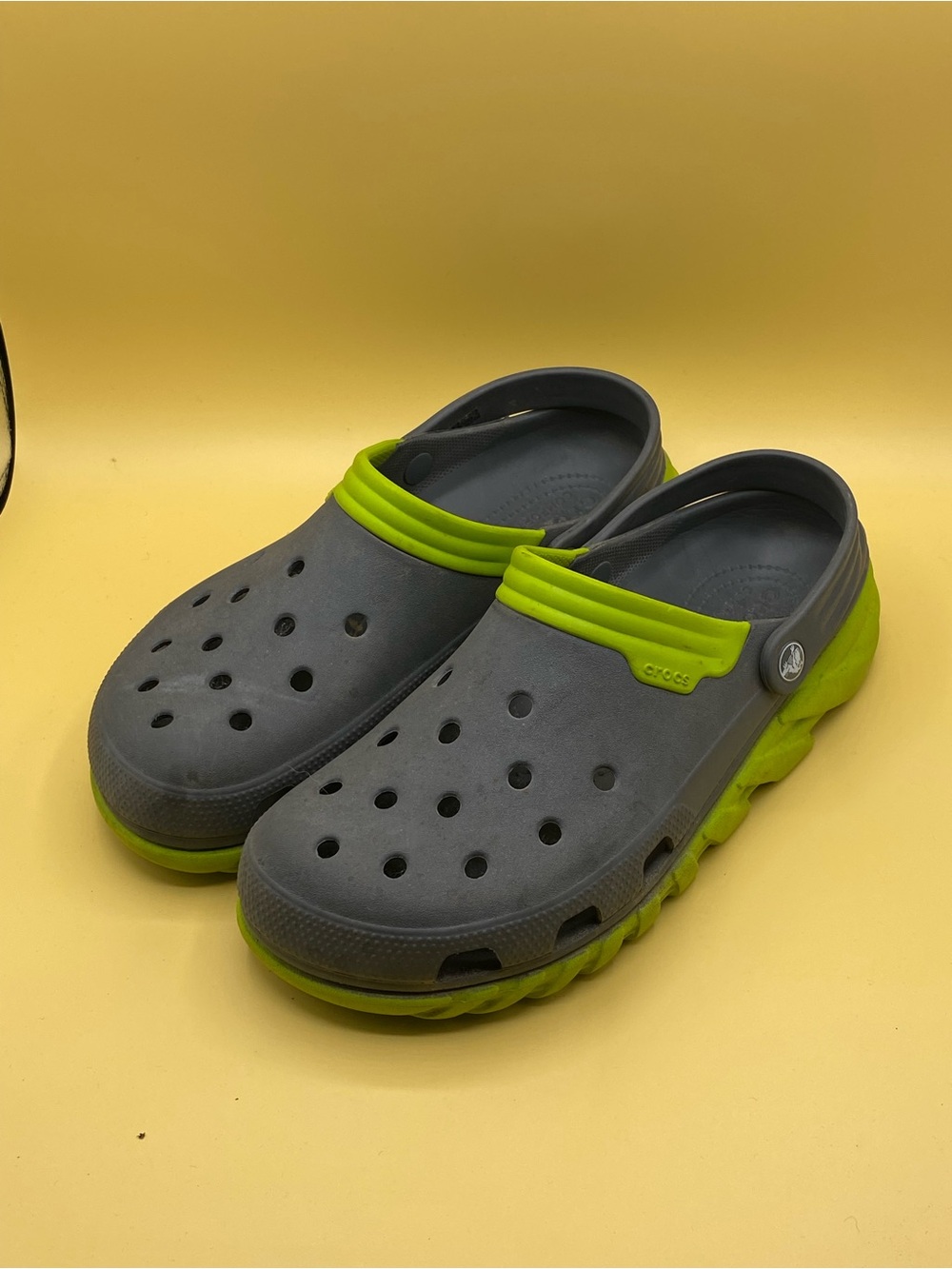 CROCS Men's Gray and Lime Green Classic Clogs - Picture 2 of 4